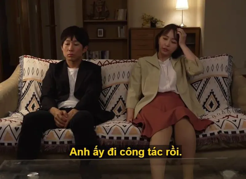Buồn vì ông xã muốn ly hôn, bà xã đi họp lớp rồi dẫn cậu bạn học về nhà địt